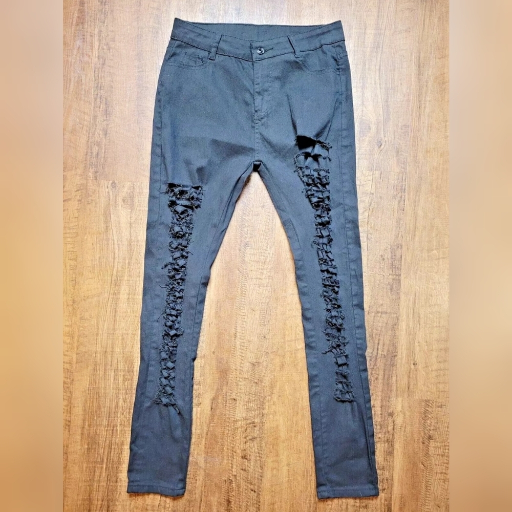 Shredded skinny jeans